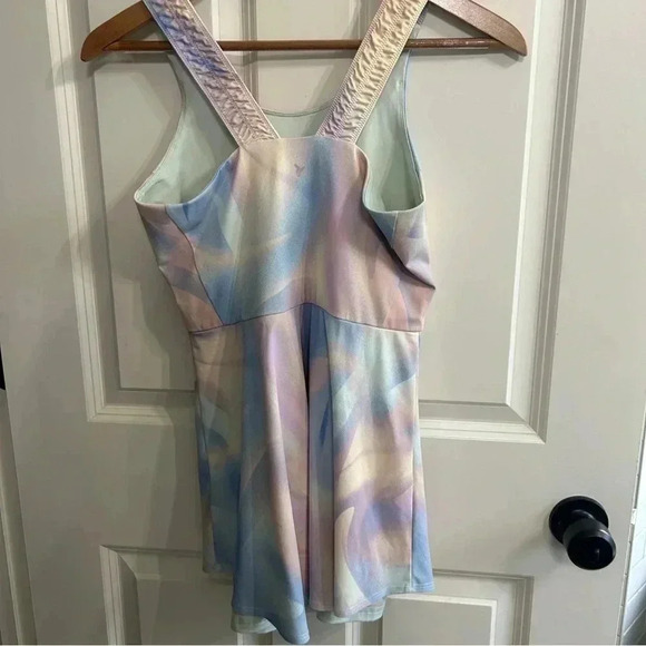 Athletic dress size xxl/18. Pastel. Barely worn… but does have 3 tiny stains. - Picture 3 of 13